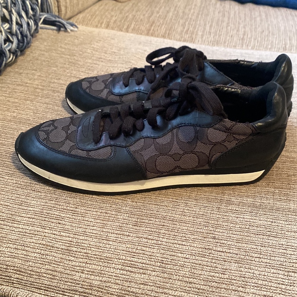 Coach Shoe , Size 9.5, Fairly New!! - Picture 3 of 4